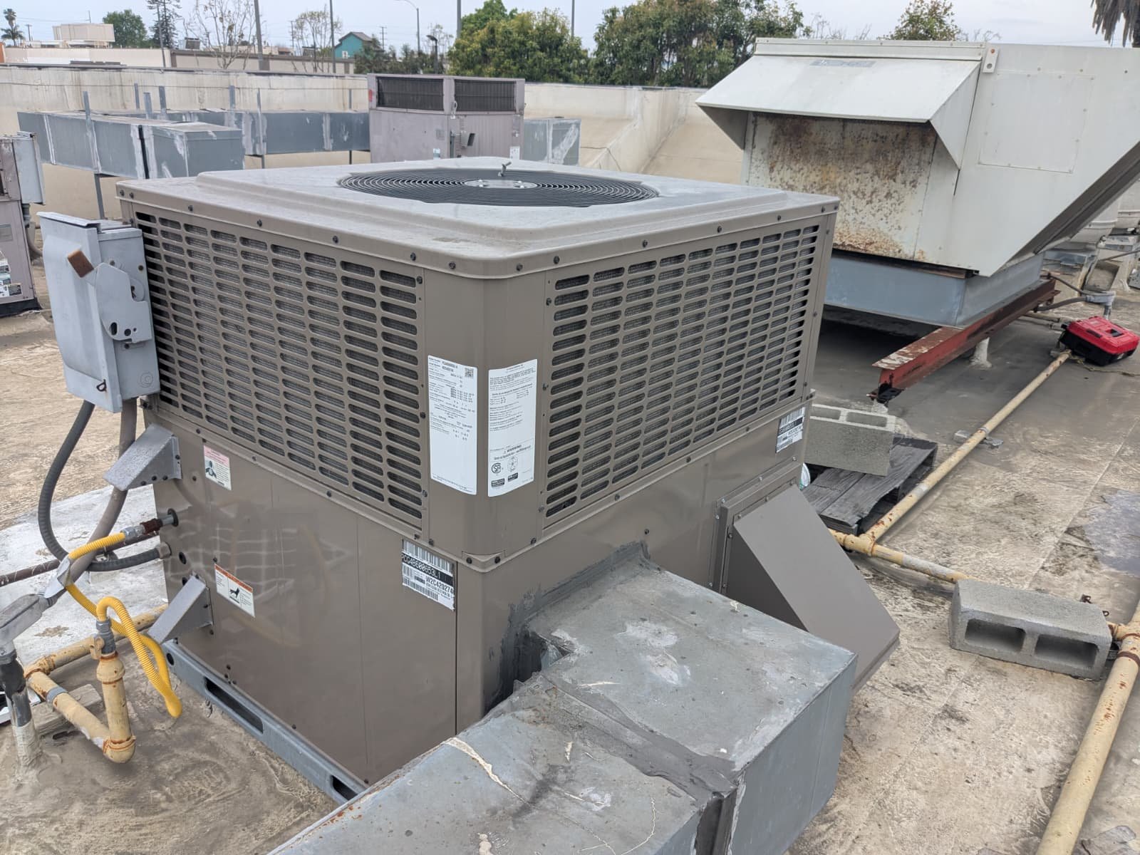 Commercial rooftop HVAC service