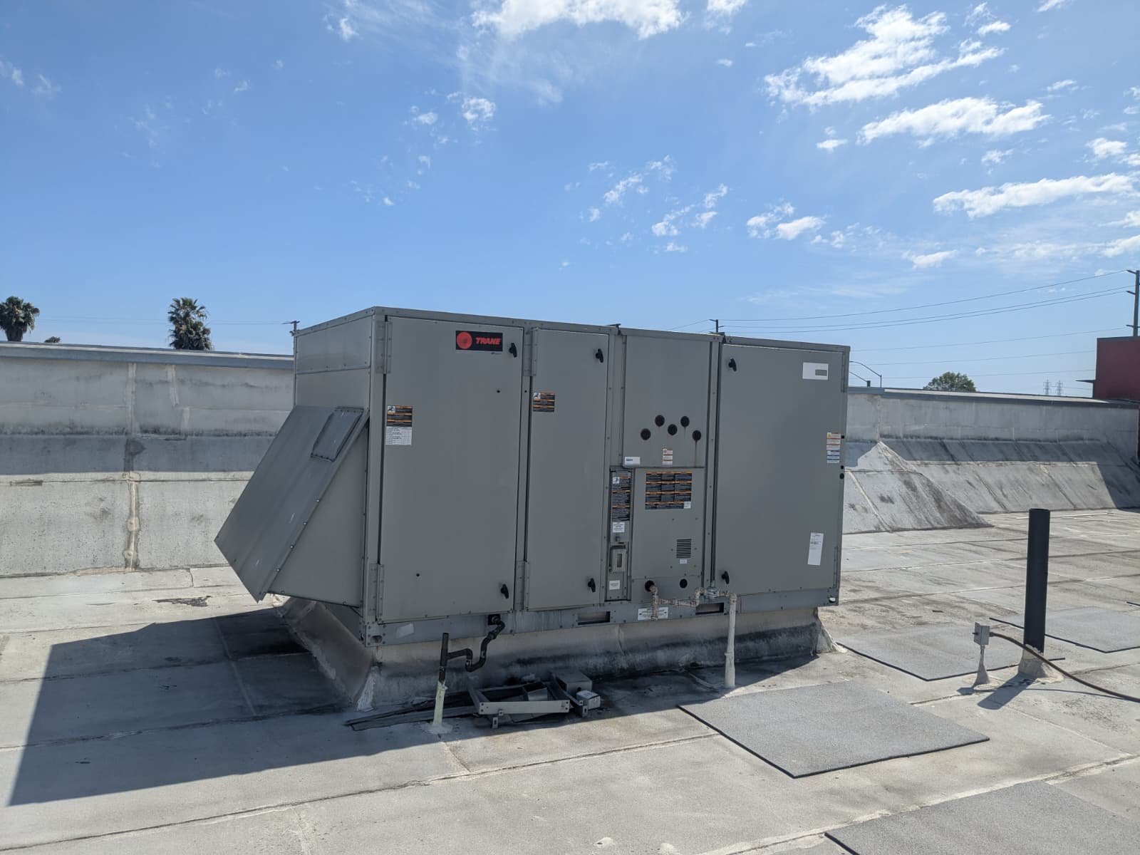 Commercial rooftop HVAC service